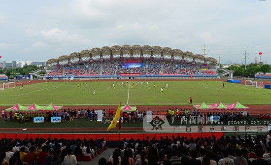 广西举办首届校园足球联赛 51支高校足球队参赛