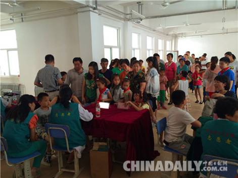 河北省人民医院医疗团队走进庄园小学 免费视力检测