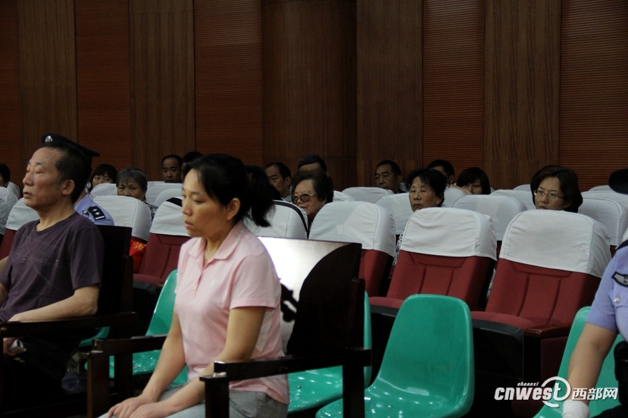 西安女子非法集资4500万 受害人庭审现场情绪激动