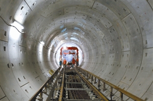 地铁11号线月底完成铺轨 明年6月30日全线载客试运营