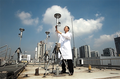 20台设备实时跟踪 探访重庆PM2.5超级实验室
