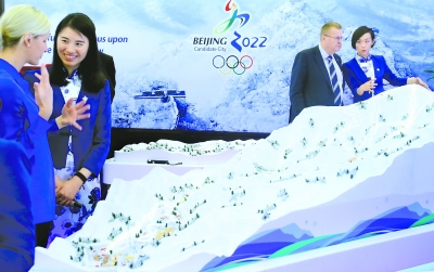北京展示冬奥规划接受委员记者咨询