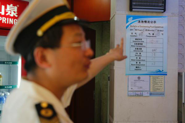 上海700余泳池6月底前落实新标准 或将装监控限流