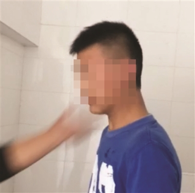 南京浦口现校园暴力 初一男生被逼舔尿拍视频