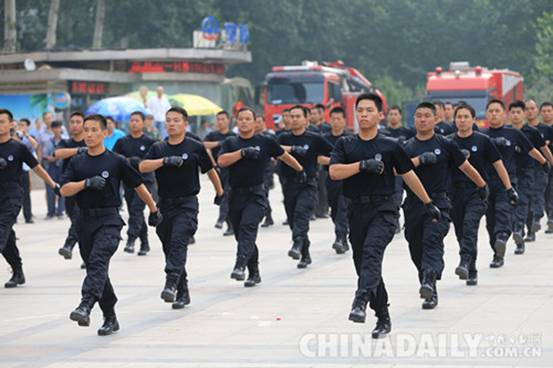 河北“警营开放”第三日：警务实战观摩日上演特警力量
