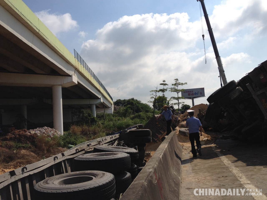粤赣高速桥梁发生垮塌事件已致1死4伤