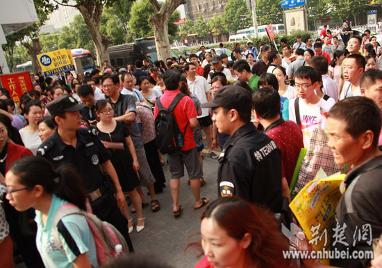武汉今年6.3万考生参加中考 95%可升学