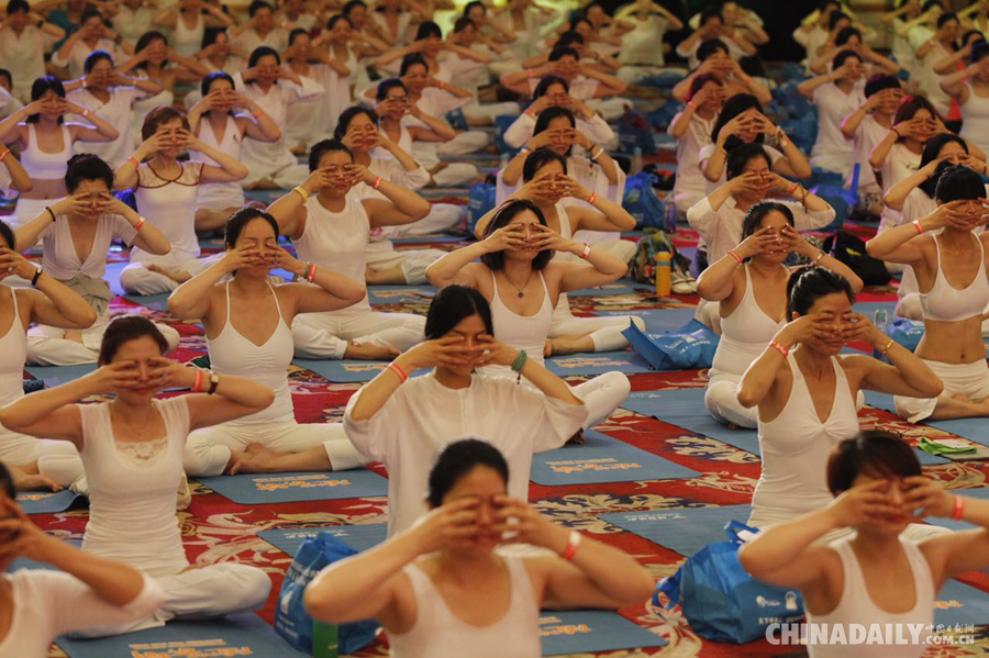 北京迎接首个“国际瑜伽日”