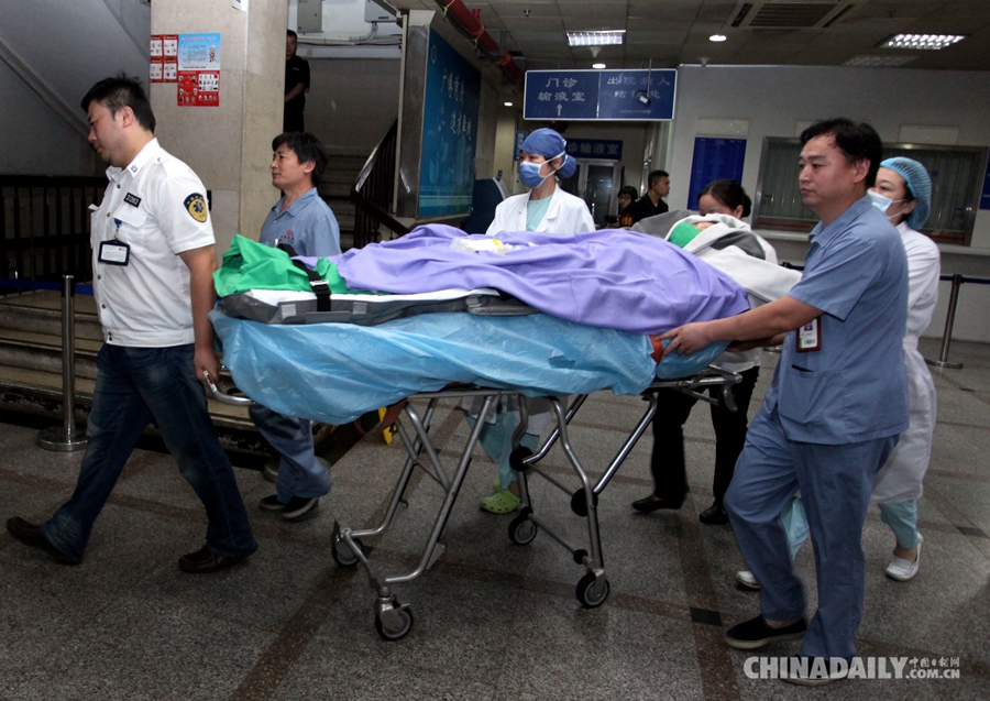 台湾粉尘爆炸事件一伤者转院上海救治