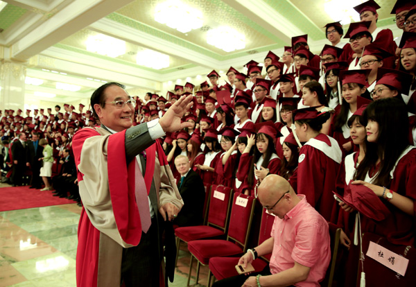 北京中加学校2015年毕业典礼在京举行 198名学生考取国外123所大学