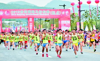 2015贵阳国际马拉松赛在花溪青岩举行