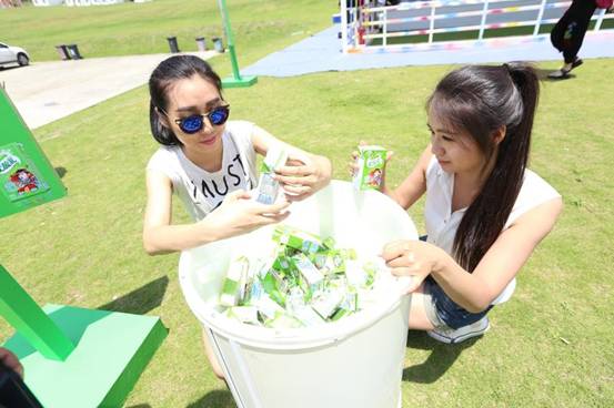 伊利优酸乳带你走近嗨翻天的草莓音乐节