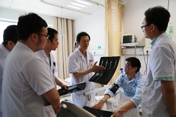 “云端医生”与他的三本护照——专访著名血管外科专家、湘雅二医院副院长舒畅