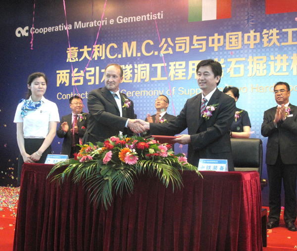 中国中铁装备集团与意大利CMC公司在郑签约
