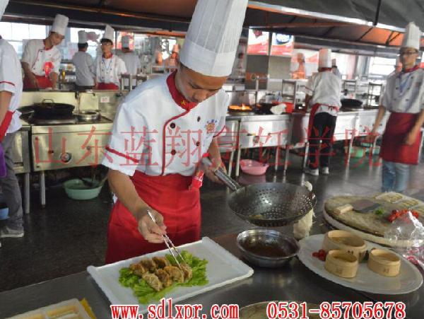 1438309735313443.jpg 山东蓝翔学厨师 免学费 促就业