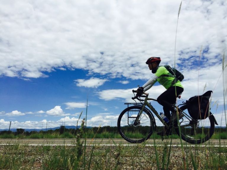 中国探险家历时66天骑自行车穿越美国 成功抵达终点
