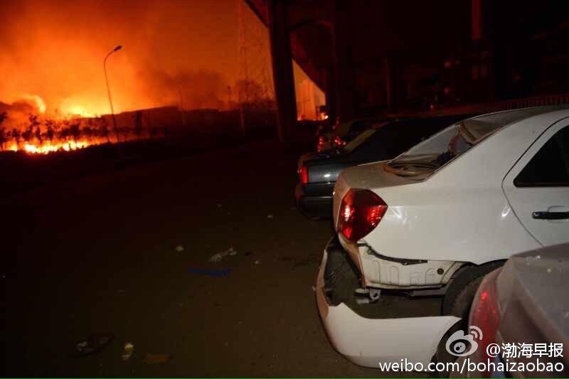 天津港危险品仓库发生爆炸事故 碎玻璃满地