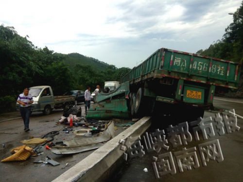 漳州九龙岭路段连发两车祸 6人受伤地点相距不到1公里