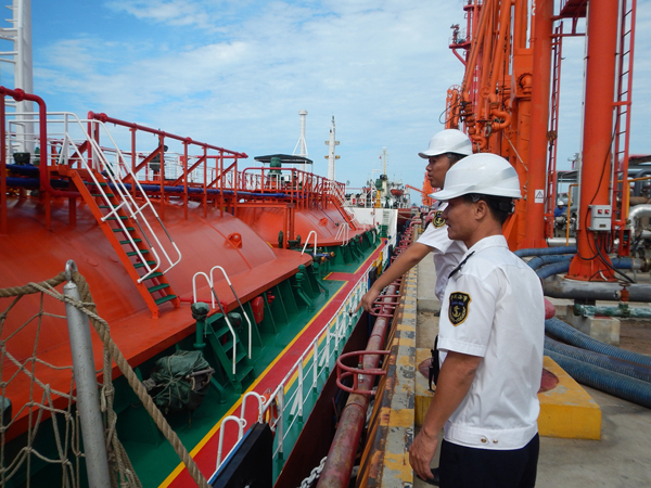 八所海事局加强船载危险品运输安全管理