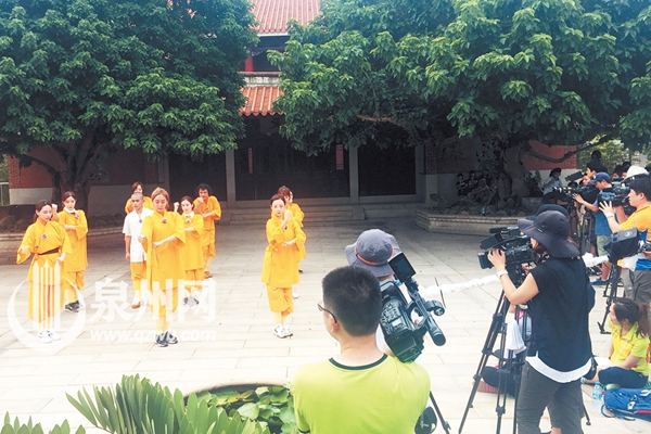 韩国真人秀上泉州少林寺学艺 8位艺人拍摄到22日