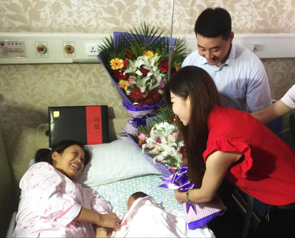 济南数百市民“跑步献血”救助产妇 母子康复出院