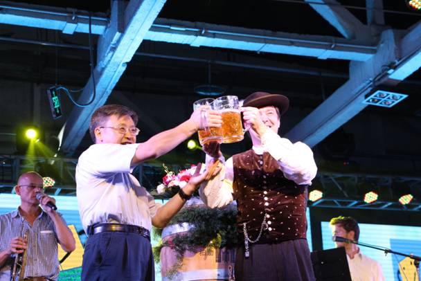 巴伐利亚风酷袭东郊记忆 慕尼黑啤酒节开启十天夏末狂欢