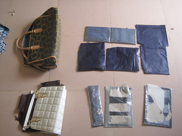 云南保山机场警方查获两名冒用他人身份证件运输毒品的缅甸籍女子