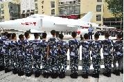 河南首个航空学校开课 “战斗机”开进校园