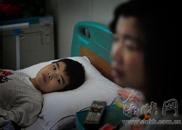 15岁少年患罕见“噬血症” 4年花130万元未治愈