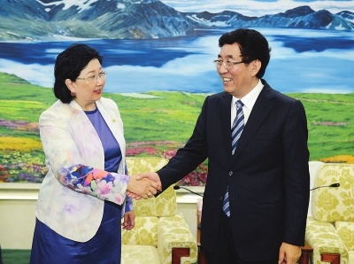 巴音朝鲁会见蒙古国政府代表团
