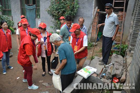 河北公益志愿团队走进赞皇县贫困山区慰问孤寡老人