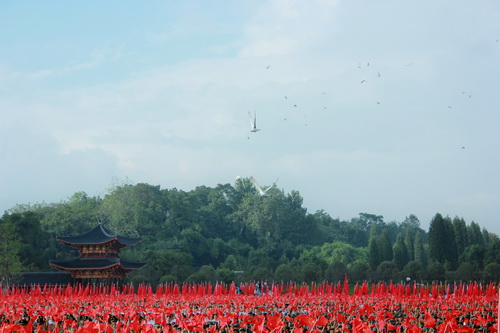 湖南纪念抗战胜利70周年大会在芷江举行