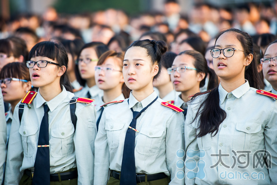 郑州大学万名新生举行系列活动纪念抗战胜利70周年