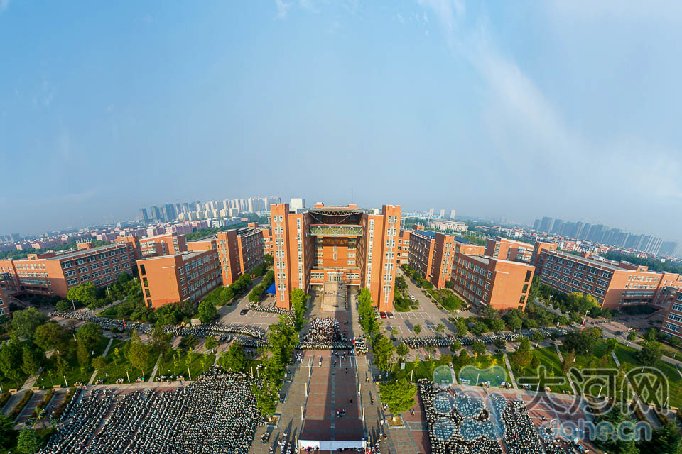 郑州大学万名新生举行系列活动纪念抗战胜利70周年