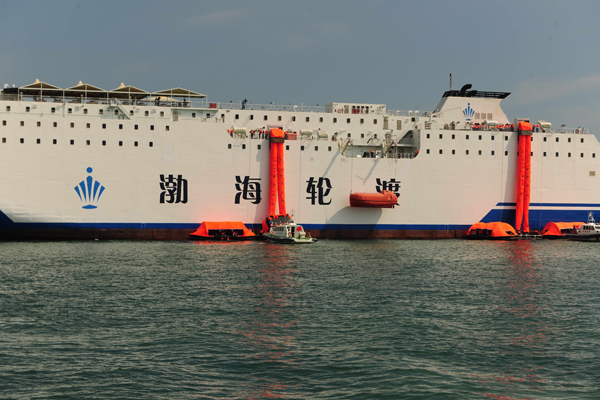 2015年大型客船遇险联合搜救演习在烟台海域成功举行
