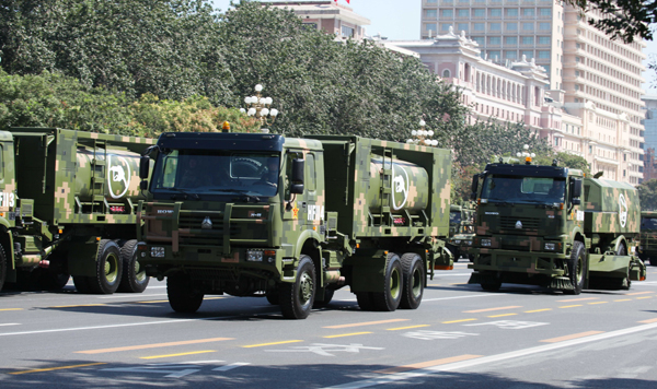 中国重汽军车全程“零故障”参加9.3阅兵式 受海军方阵首长称赞