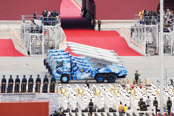 中国重汽军车全程“零故障”参加9.3阅兵式 受海军方阵首长称赞