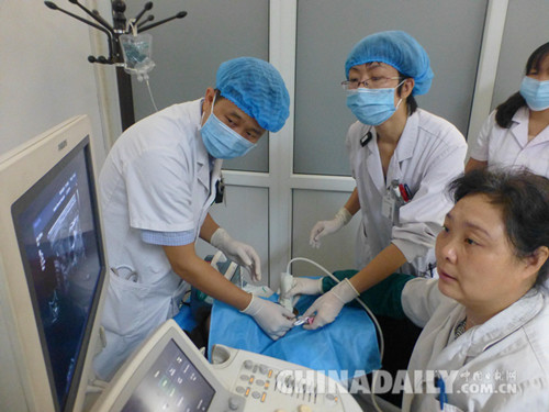 河北省人民医院成功开展肿瘤治疗新方法