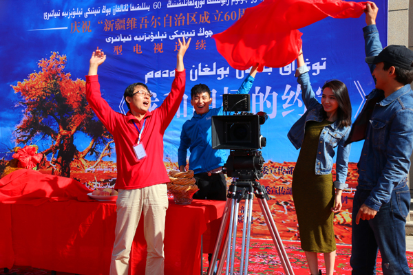 新疆尉犁：电视剧《我和胡杨有个约定》在“南疆第一村”正式开机