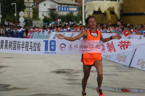 贵阳丁常琴夺黄果树国际半程马拉松赛女子专业组个人冠军