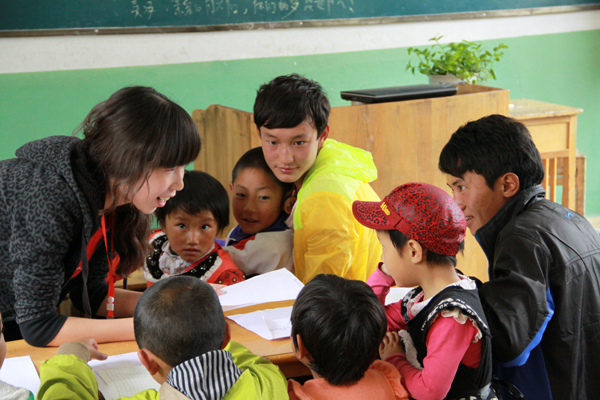 甘肃三大学组建志愿服务团队致力于少数民族文化传承
