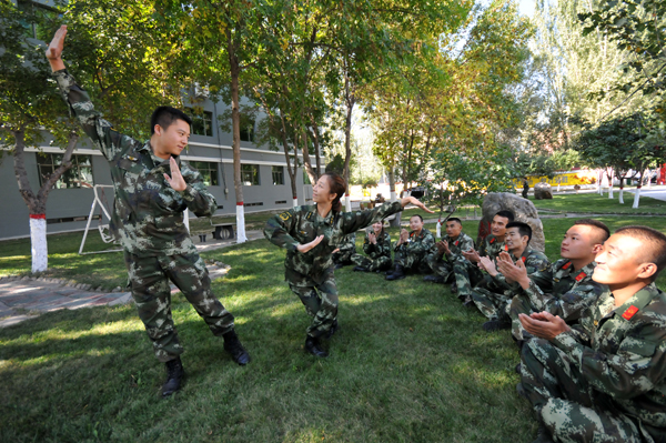新疆伊犁边防优化服务举措、警地携手共庆古尔邦节