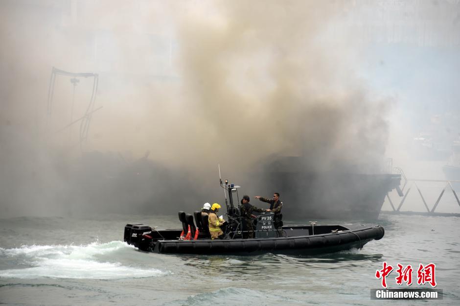 香港筲箕湾避风塘海面发生三级火警