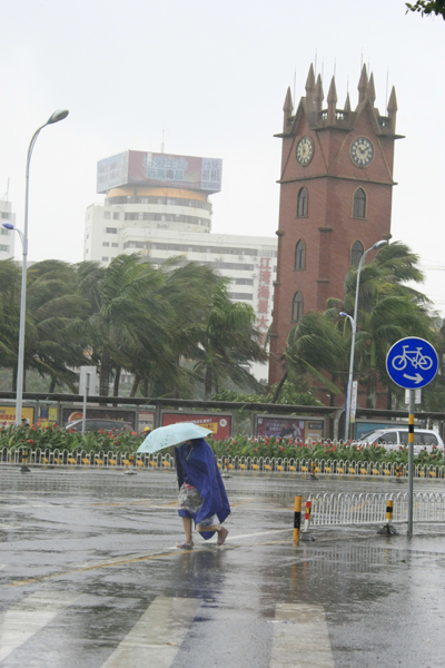 台风“彩虹”在广东湛江登陆 海南北部地区仍有雨