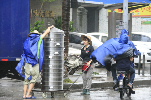 台风“彩虹”在广东湛江登陆 海南北部地区仍有雨