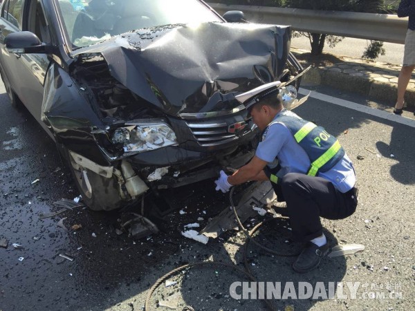 把平安畅通献给节日 湖北高警国庆安保掠影