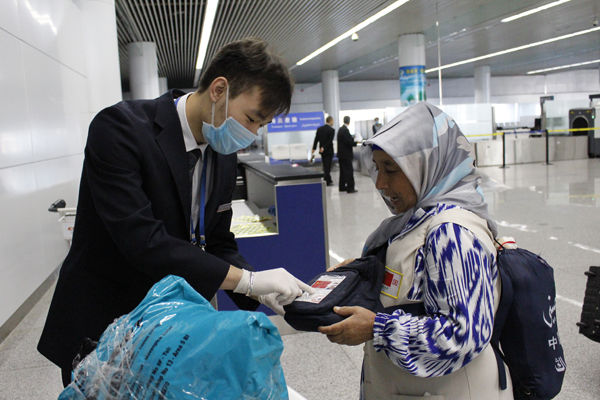 新疆3000余名“阿吉”乘南航班机返家