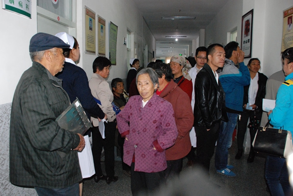 北京协和医院专家团来新疆霍城县开展讲学活动