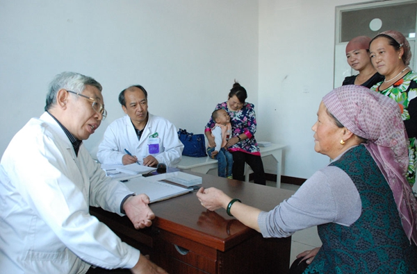 北京协和医院专家团来新疆霍城县开展讲学活动