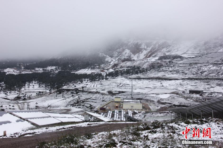 贵州威宁县迎今年入秋以来首场降雪